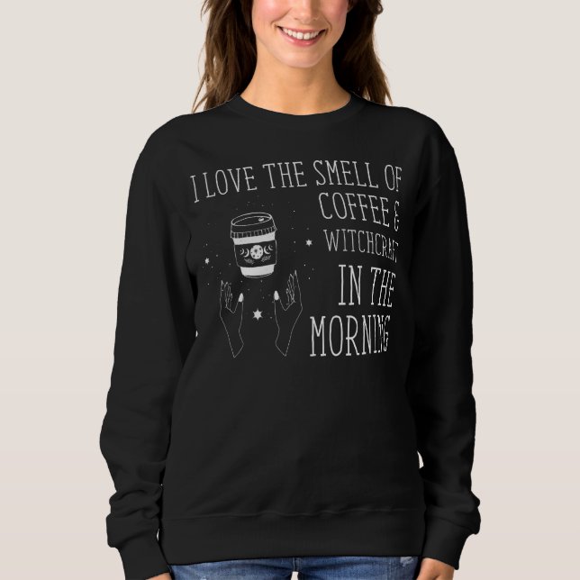 Camiseta Eu Adoro O Cheiro Do Café Witchcraft Hallow (Frente)