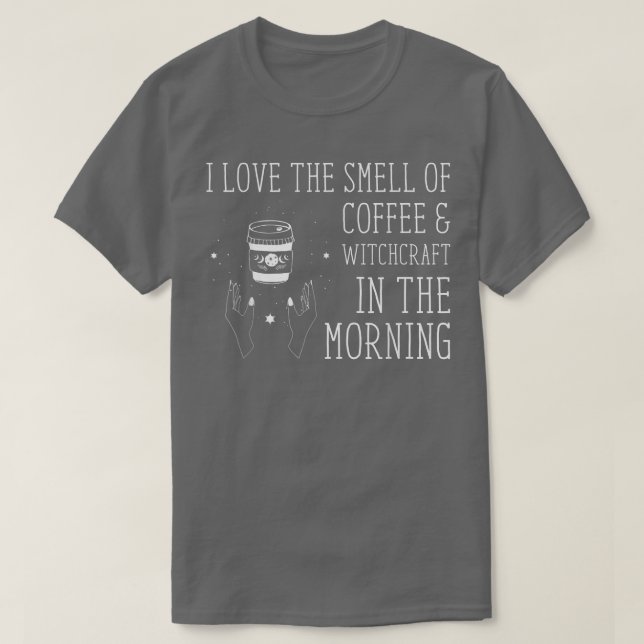 Camiseta Eu Adoro O Cheiro Do Café Witchcraft Hallow (Frente do Design)