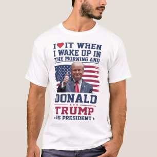Camiseta Eu Adoro Quando Eu Acordo E Trump É Presidente Fu