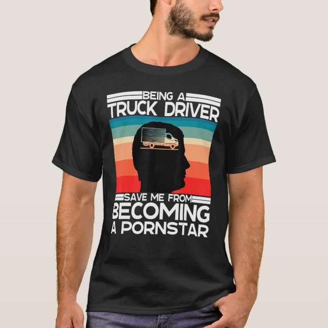 Camiseta Eu Adoro Ser Caminhoneiro E Sarcástico Motorista D (Frente)
