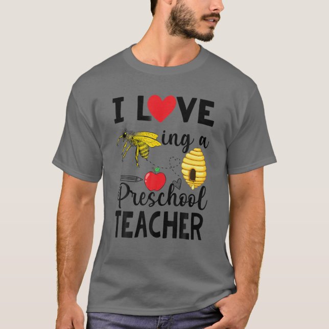 Camiseta Eu Adoro Ser Professora Da Pré-Escola, Abelhas Eng (Frente)