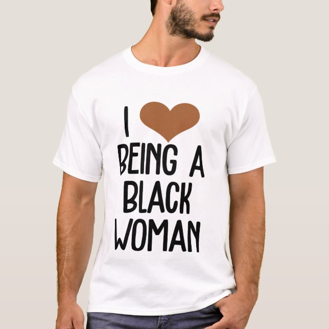 Camiseta Eu adoro ser uma mulher negra Coração Marrom (Frente)