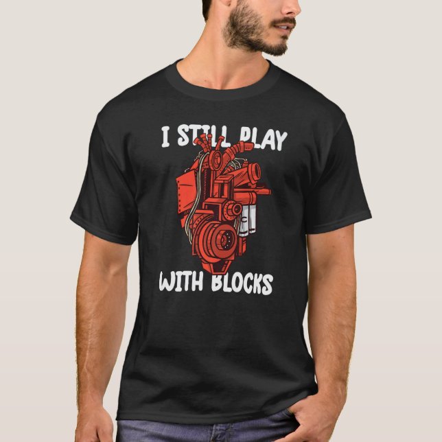 Camiseta eu ainda brinco com blocos   Mecânico Motor Engine (Frente)