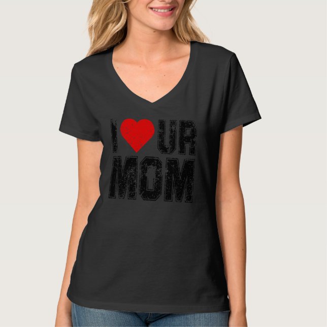 Camiseta Eu Amo a Sua Mãe Dizendo Eu Amo Sua Mãe Eu Amo Que (Frente)