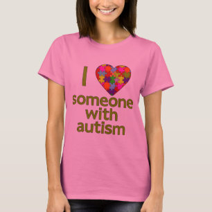 CAMISETA EU AMO ALGUÉM COM AUTISMO