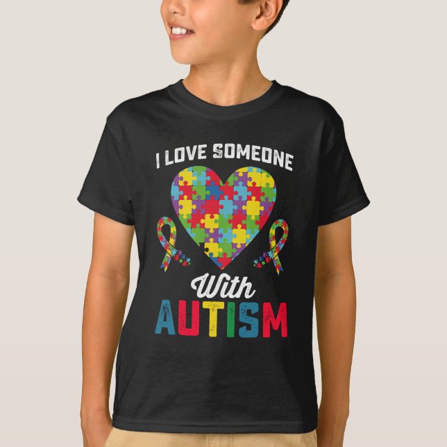 Camiseta Eu Amo Alguém Com Consciência Autista (Frente)