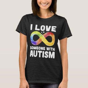 Camiseta Eu Amo Alguém Com Consciência do Autismo Arco-íris