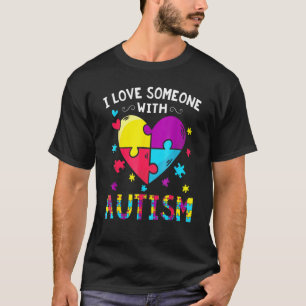 Camiseta Eu Amo Alguém Com Coração de Conscientização do Au