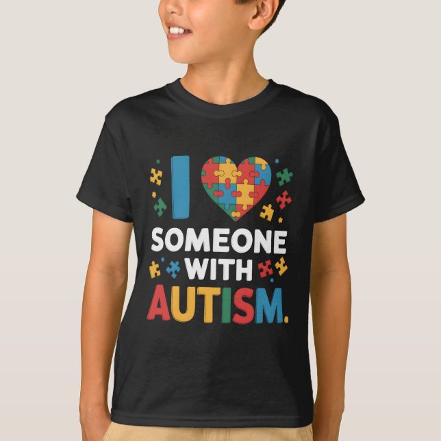 Camiseta Eu Amo Alguém Com Coração de Conscientização do Au (Frente)