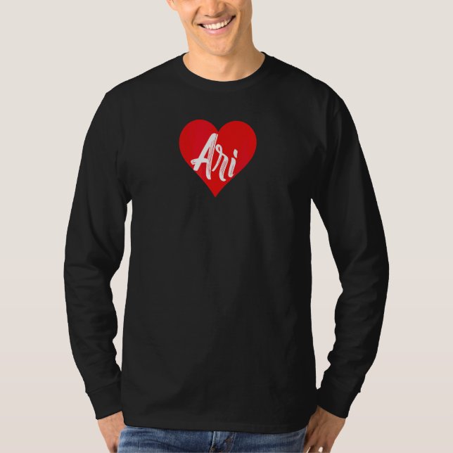 Camiseta Eu Amo Ari Primeiro Nome  Amor Coração (Frente)