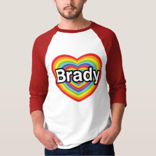 Camiseta Eu amo Brady: coração do arco-íris