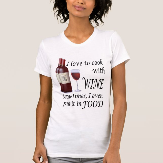Camiseta Eu amo cozinhar com vinho - mesmo na comida (Frente)