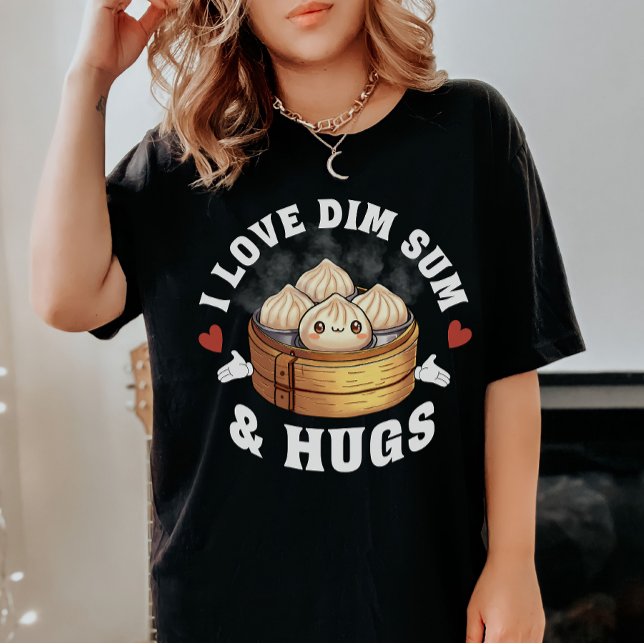 Camiseta Eu Amo Dim Sum & Hugs (Oversized effect when choosing a larger size.)
