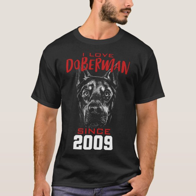 Camiseta Eu amo doberman desde 2009 (Frente)