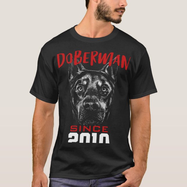 Camiseta Eu amo doberman desde 2010 (Frente)