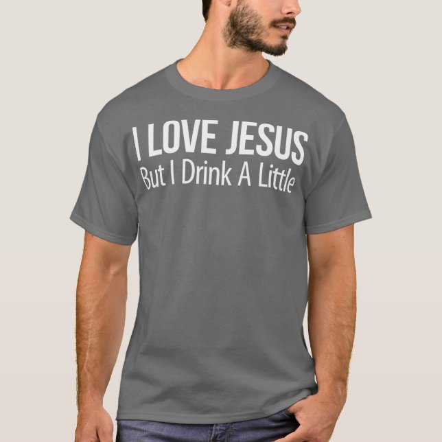 Camiseta Eu Amo Jesus Mas Eu Bebo Um Pouco (Frente)
