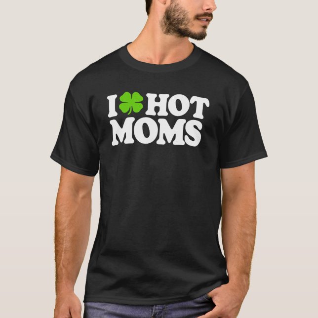 Camiseta Eu Amo Mães Quentes Dias de São Patrícios Engraçad (Frente)