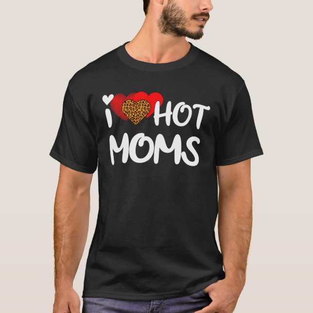 Camiseta Eu Amo Mães Quentes Leopard Funny Red Heart Mães (Frente)