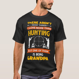 Camiseta Eu Amo Mais Do Que Caça, Mas Um Deles Está Sendo