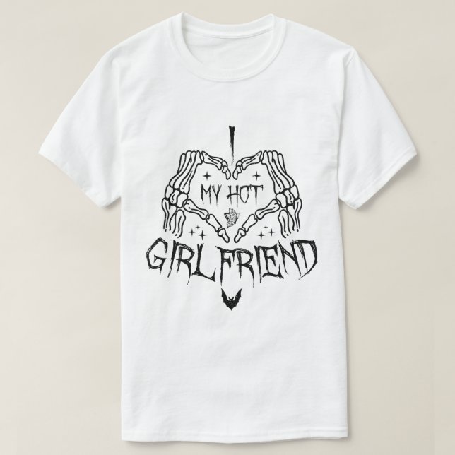 Camiseta Eu Amo Meu Esqueleto De Halloween De Namorada Quen (Frente do Design)