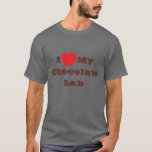 Camiseta Eu amo meu laboratório de chocolate<br><div class="desc">Camisa de T clássica masculina em cor de Cinza escura e texto em cor de chocolate e nota divertida casual roupa com frase de modelo personalizável I ❤️ My Chocolate Lab on Hats, Shirts and Pet Products by TheFabricSeal impressão on demand compra em Zazzle.com #ZazzleMade https://www.zazzle.com/store/thefabricseal Comfortável, casual e flexível...</div>