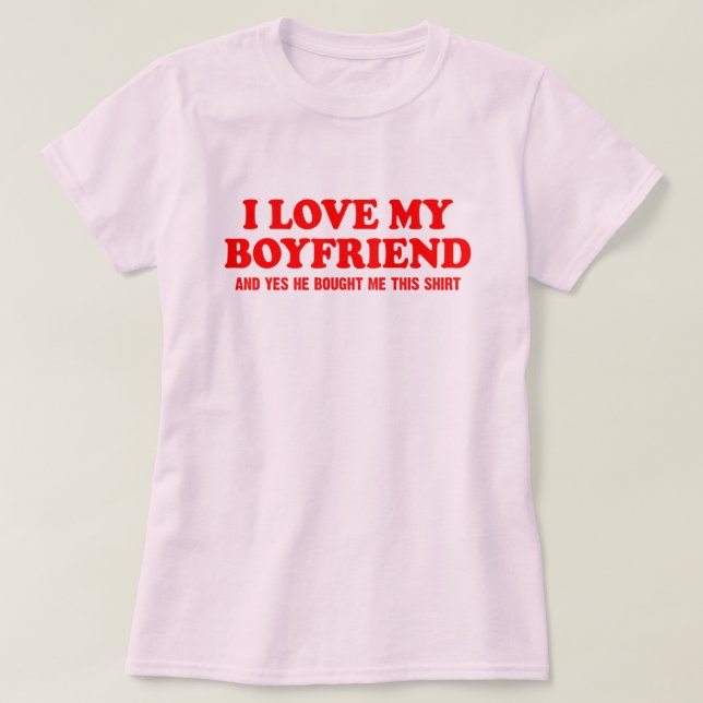 Camiseta Eu amo meu namorado e sim ele me comprou isso (Frente do Design)