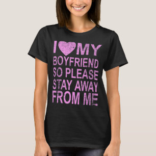 Camiseta Eu Amo Meu Namorado, Então Por Favor Fique Longe D