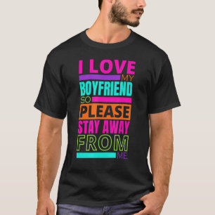 Camiseta Eu Amo Meu Namorado, Então Por Favor Fique Longe D