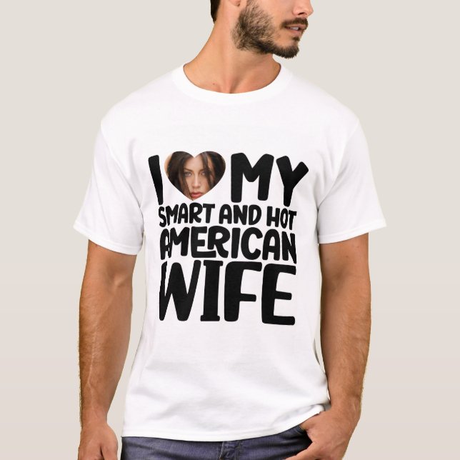 Camiseta Eu amo minha esposa inteligente e amante americana (Frente)
