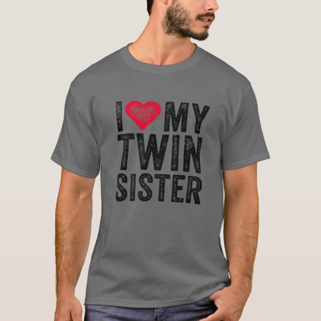 Camiseta Eu Amo Minha Irmã Gêmea Vermelha Coração Engraçada (Frente)