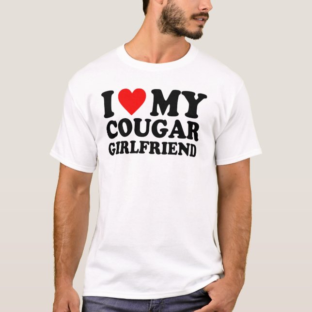 Camiseta Eu Amo Minha Namorada Cougar -Design de Texto (Frente)