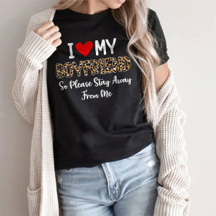 Camiseta Eu Amo O Meu Namorado, Então Por Favor Fique Longe