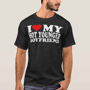 Camiseta Eu Amo O Meu Namorado Mais Quente Eu Corto O Meu Q
