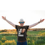 Camiseta Eu Amo O Meu Presente De Foto Namorada Do Namorado<br><div class="desc">Traga humor e coração junto com nossa camiseta de Namorado de Foto Engraçada 'Eu amo meu charuto'. Esta design engraçada dá um presente ideal, e é perfeita para qualquer homem que esteja namorando de uma mulher mais velha. Deixe-o vestir seu coração na manga (literalmente) e exibir sua adoração com um...</div>
