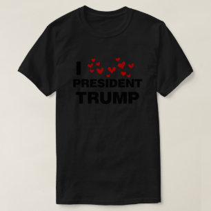 Camiseta Eu Amo O Presidente Trump Hearts