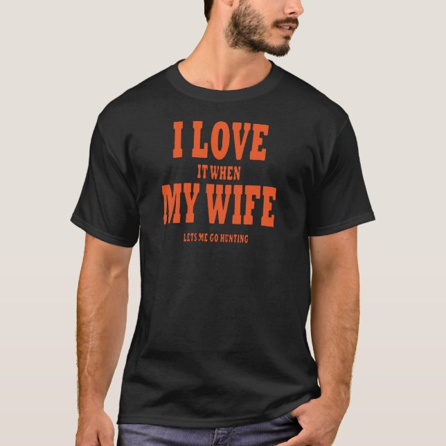 Camiseta Eu Amo Quando Minha Esposa Me Deixa Caçá-Lo (Frente)