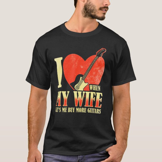 Camiseta Eu Amo Quando Minha Esposa Me Deixa Comprar Mais G (Frente)
