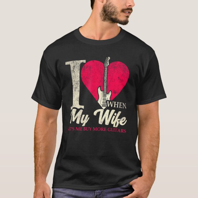 Camiseta Eu Amo Quando Minha Esposa Me Deixa Comprar Mais G (Frente)