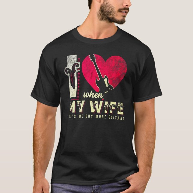Camiseta Eu Amo Quando Minha Esposa Me Deixa Comprar Mais G (Frente)