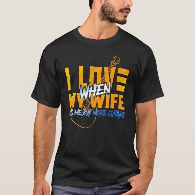 Camiseta Eu Amo Quando Minha Esposa Me Deixa Comprar Mais G (Frente)