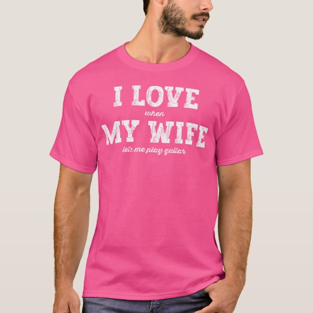 Camiseta Eu Amo Quando Minha Esposa Me Deixa Tocar Violão (Frente)