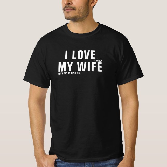 Camiseta Eu amo quando minha esposa vamos pescar preto (Frente)