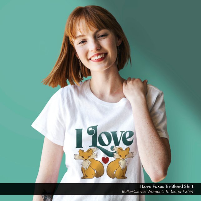 Camiseta Eu Amo Raposas Coração Bonito ("I Love Foxes" Bella+Canvas Women's Tri-blend T-Shirt: White)