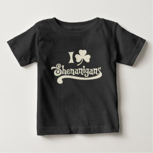 Camiseta Eu Amo Travessuras Trevo de Três Folhas do Dia de