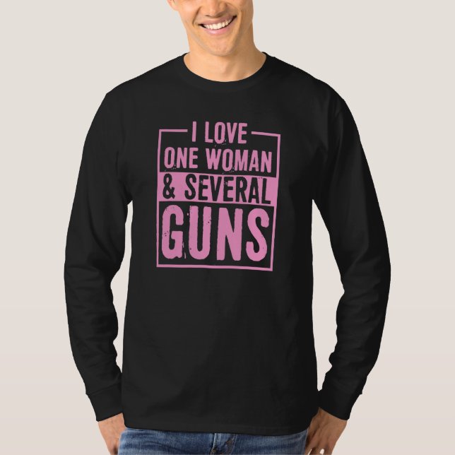 Camiseta Eu Amo Uma Mulher E Várias Armas 2a Pro Segunda Em (Frente)