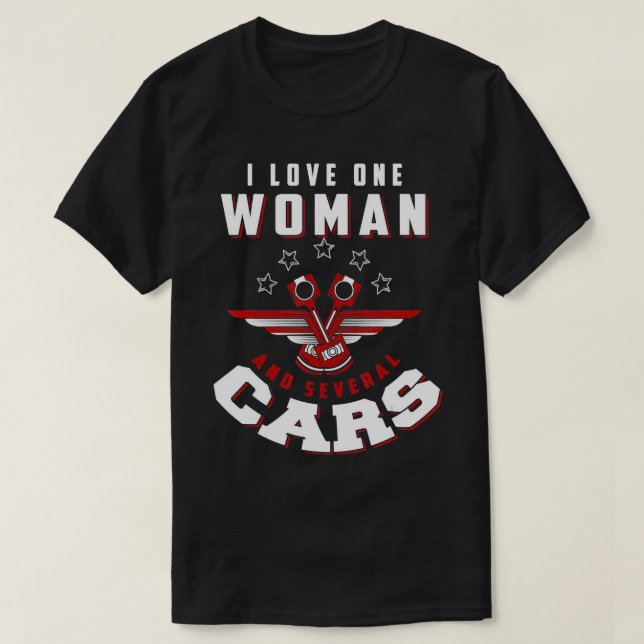 Camiseta Eu amo uma mulher e vários carros amam uma mulher  (Frente do Design)