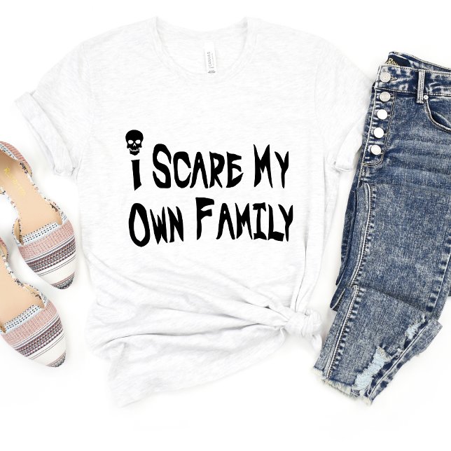 Camiseta Eu Assusto A Minha Própria Família Sarcasm Engraça (Criador carregado)