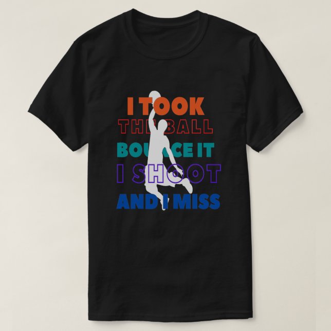 Camiseta eu atiro no basquete e sinto falta do gráfico engr (Frente do Design)