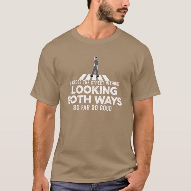 Camiseta Eu Atravesso a Rua Sem Olhar para os Dois Lados Ca (Frente)