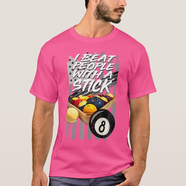 Camiseta Eu Bato Pessoas Com Uma Bola De Pau 8 (Frente)